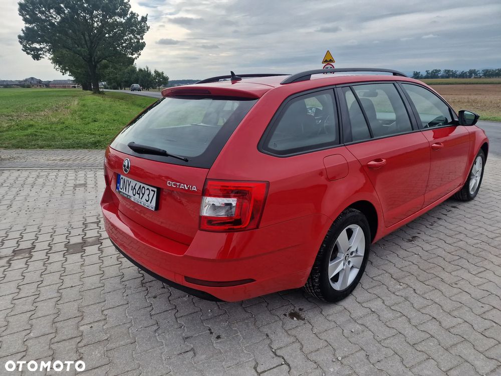 Skoda Octavia Combi 1.6 TDI Premium Edition - 11