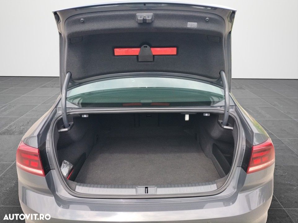 Volkswagen Passat - 17