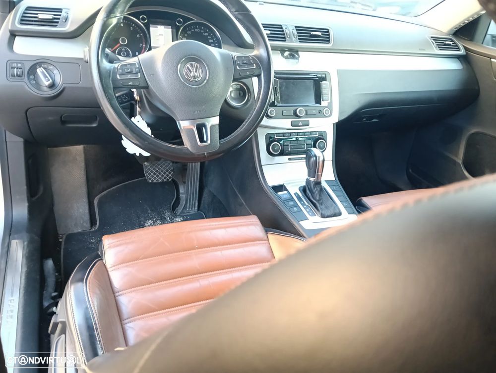 VW Passat Variant 2.0 TSI DSG Highline - 24