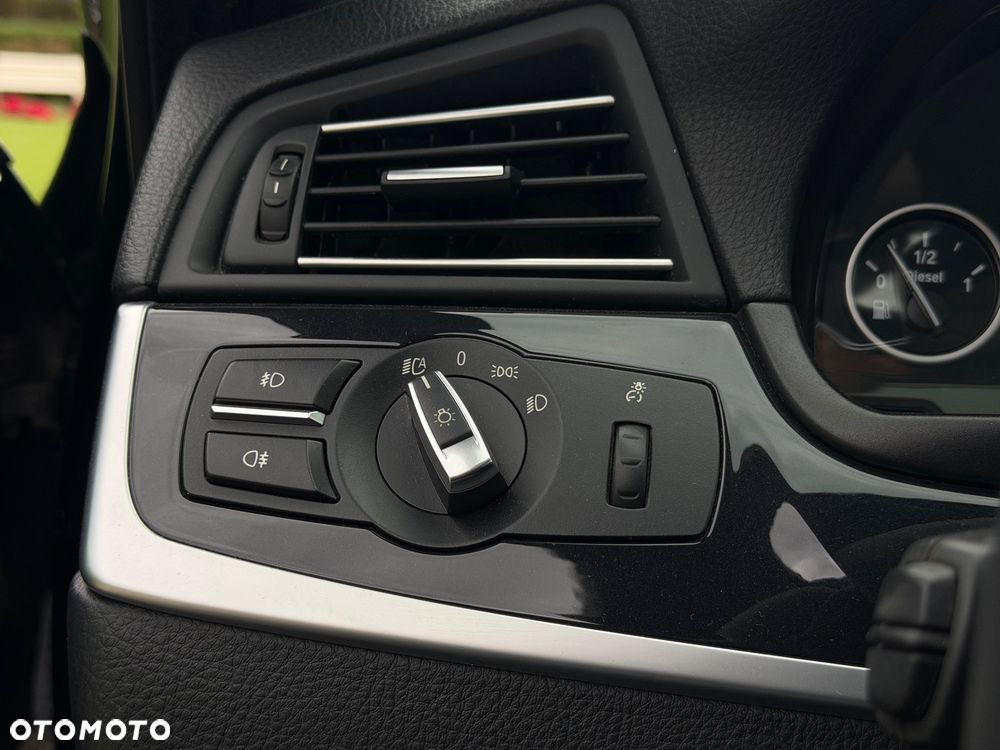 BMW Seria 5 530d xDrive Modern Line - 30