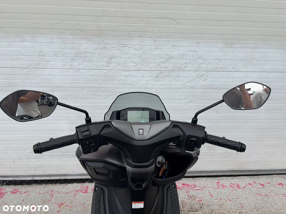 Suzuki Burgman - 27