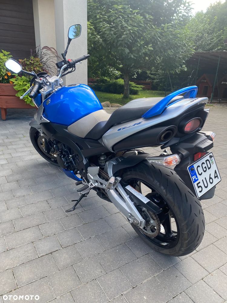 Suzuki GSR - 2