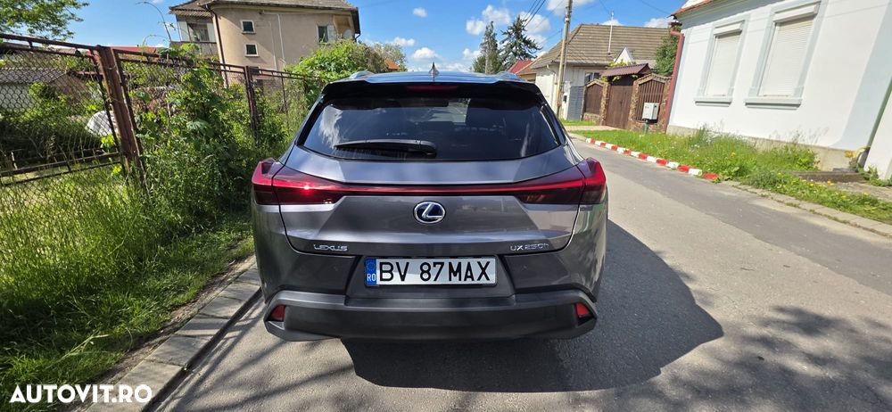 Lexus UX 200 - 2