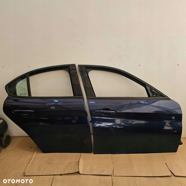 ALFA ROMEO GIULIA DRZWI PRZEDNIE TYLNE PRAWE 092