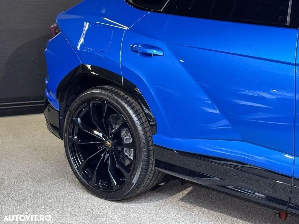 Lamborghini URUS Standard - 12