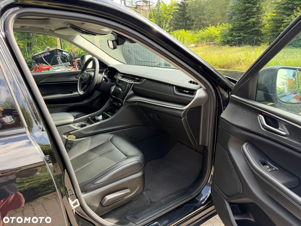 Jeep Grand Cherokee - 19