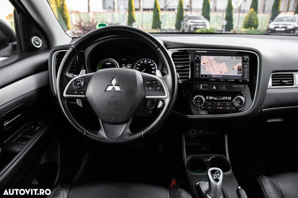 Mitsubishi Outlander - 16