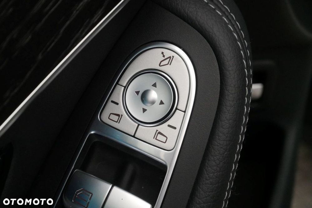 Mercedes-Benz GLC - 33