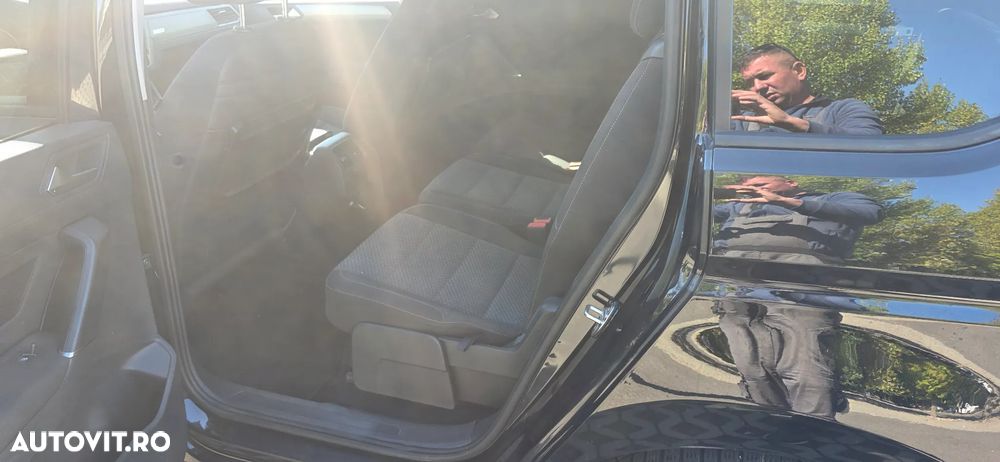 Volkswagen Touran - 12