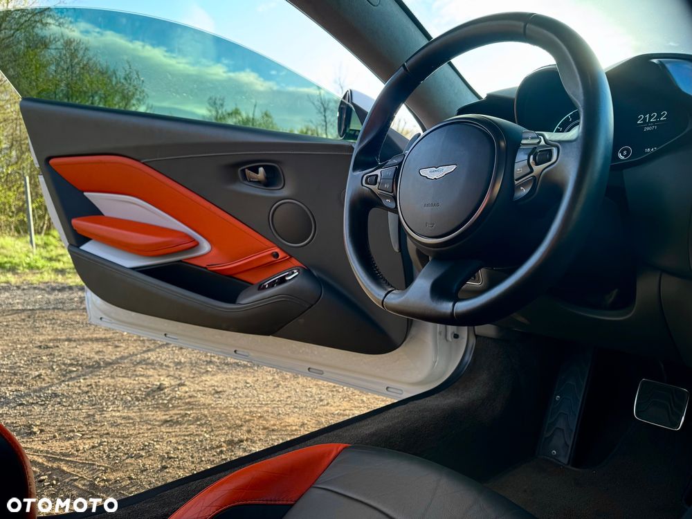 Aston Martin Vantage - 35
