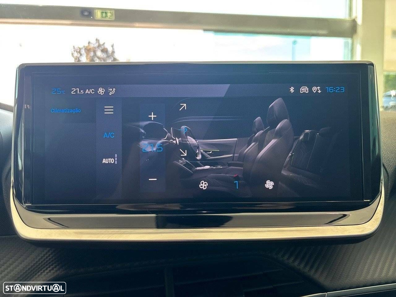 Peugeot 2008 1.2 Hybrid Allure e-DCS6 - 17