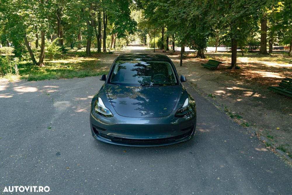Tesla Model 3 - 1