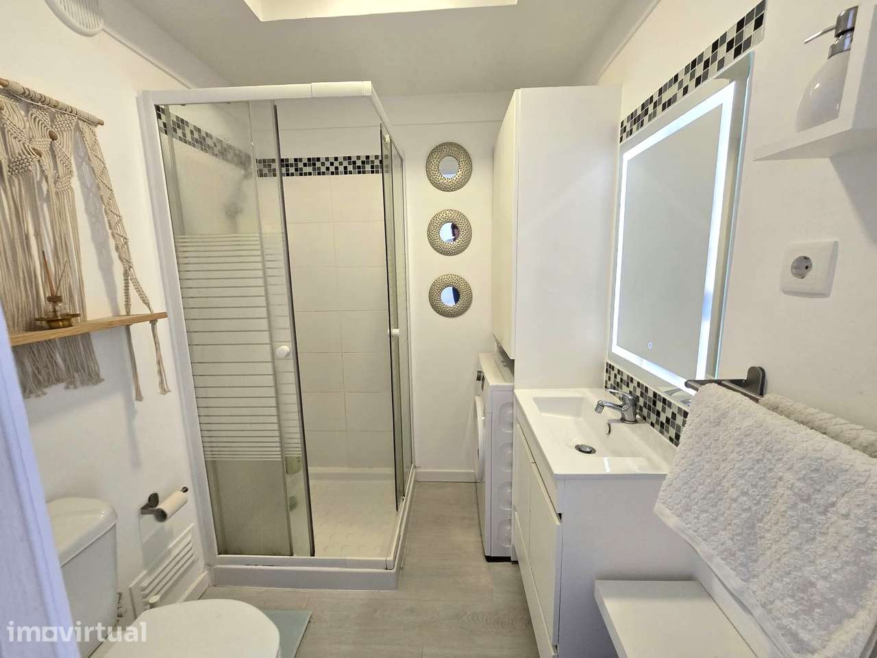 Excelente Apartamento T2 renovado com Open Space e Varanda - Almada - Grande imagem: 5/32