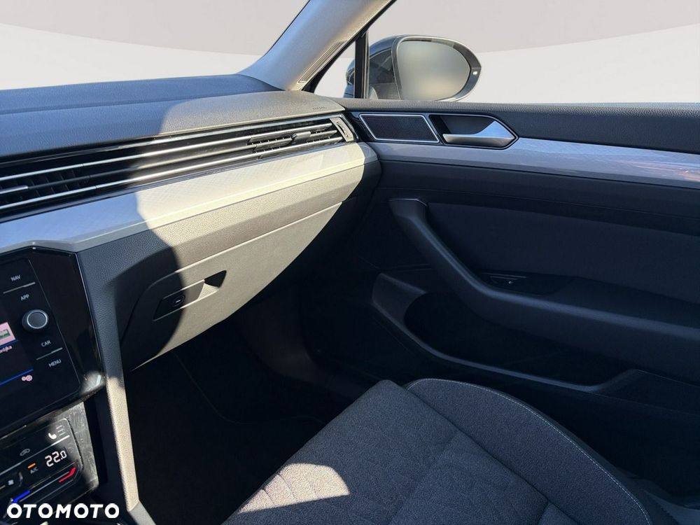 Volkswagen Passat - 21