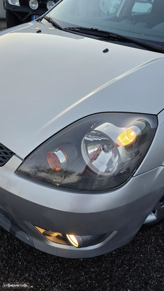 Ford Fiesta 1.25 Ghia - 17