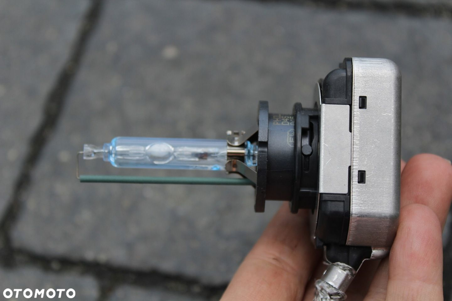 TOYOTA AVENSIS T27 PRZETWOERNICA LAMPY XENON 85967-02010 - 2