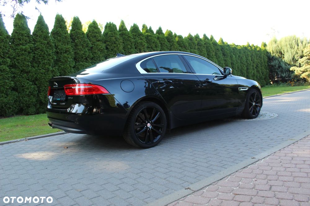 Jaguar XE 20d R-Sport - 4