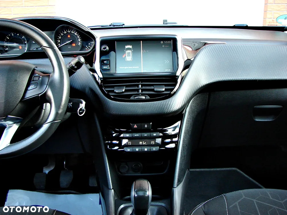 Peugeot 2008 1.2 Pure Tech Style EU6 - 25