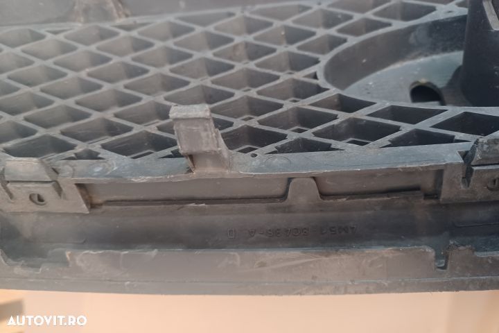 Grila radiator 4M518C436A Ford Focus 2 [2004 - 2008] wagon 5-usi 1.6 - 2