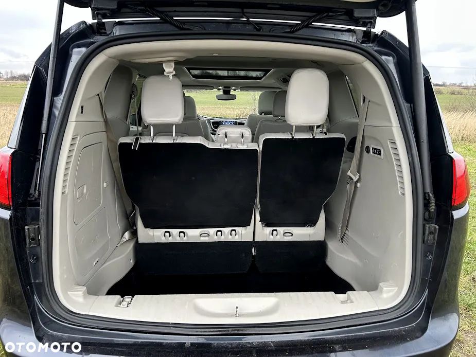 Chrysler Pacifica - 8