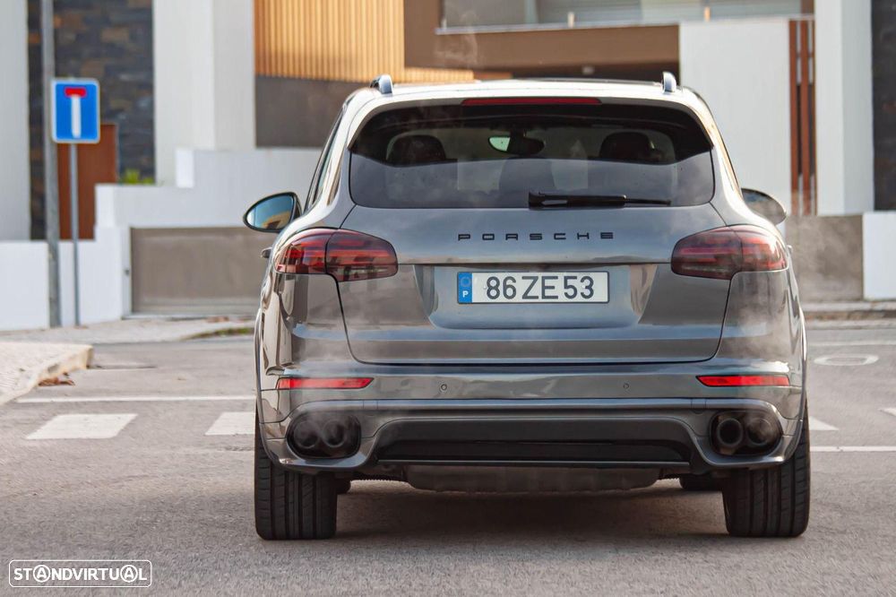 Porsche Cayenne S - 26