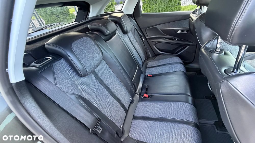Peugeot 3008 1.6 BlueHDi Allure S&S - 32