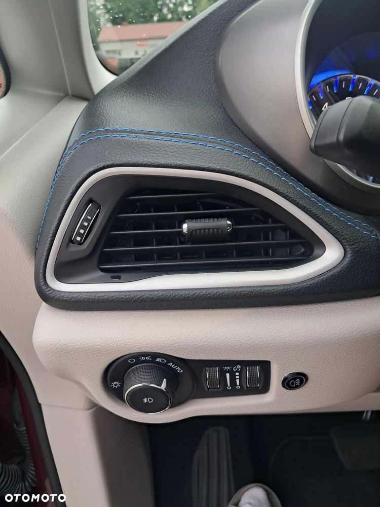 Chrysler Pacifica - 38