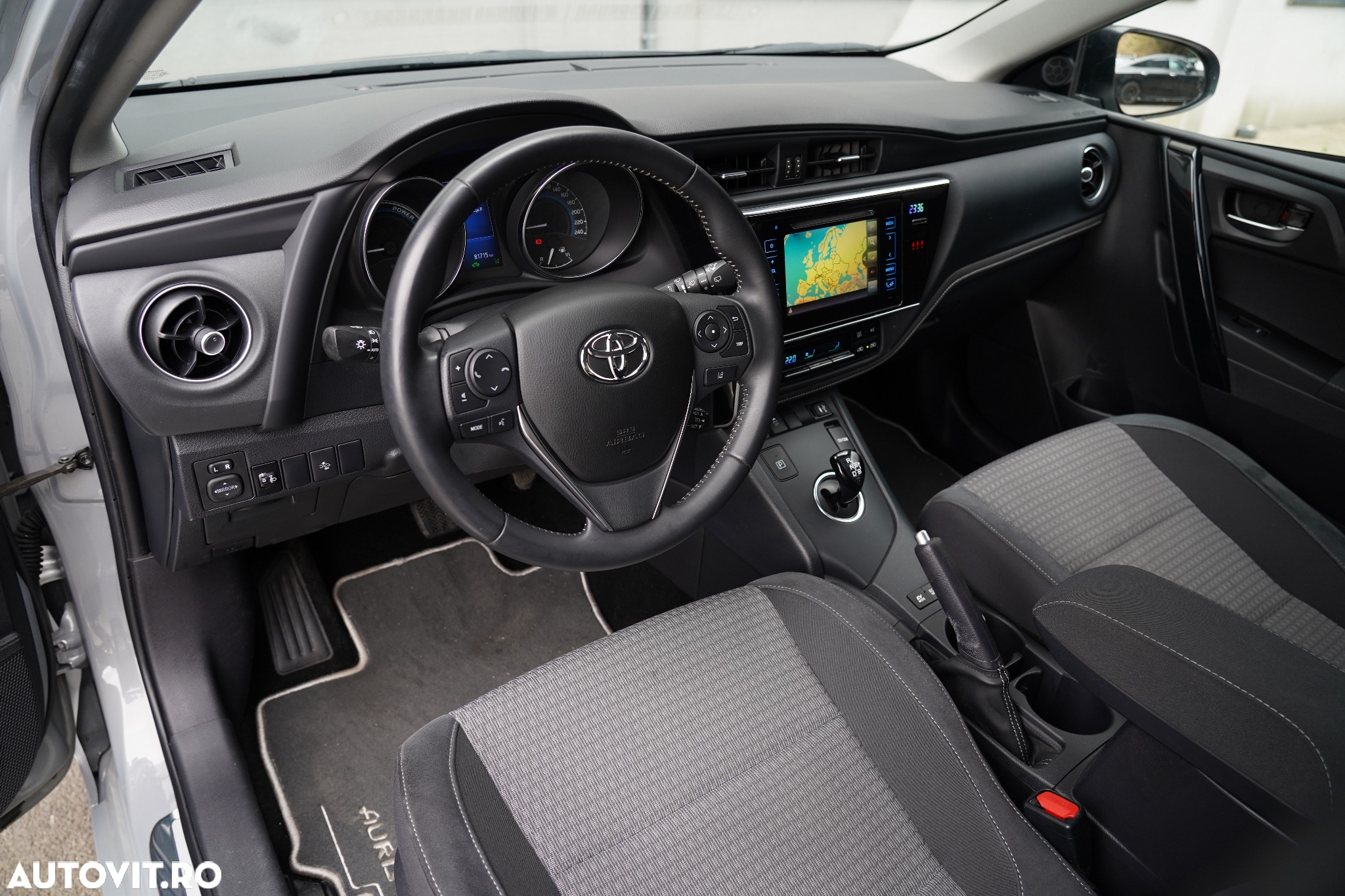 Toyota Auris 1.8 L VVT-i Hybrid Sol - 9