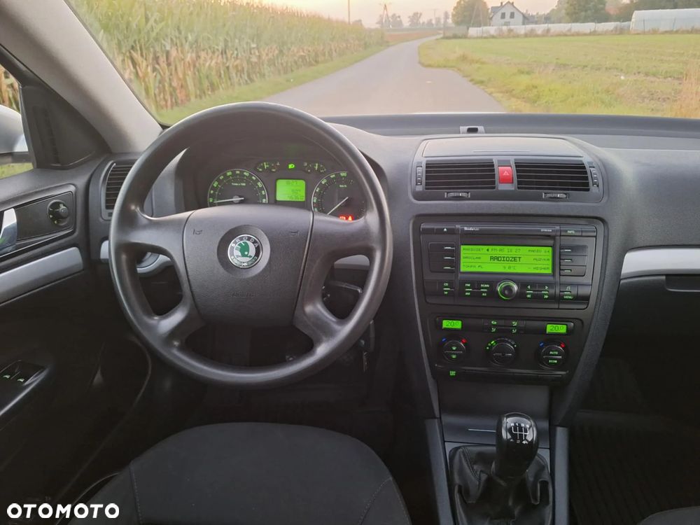 Skoda Octavia 1.6 Elegance - 2