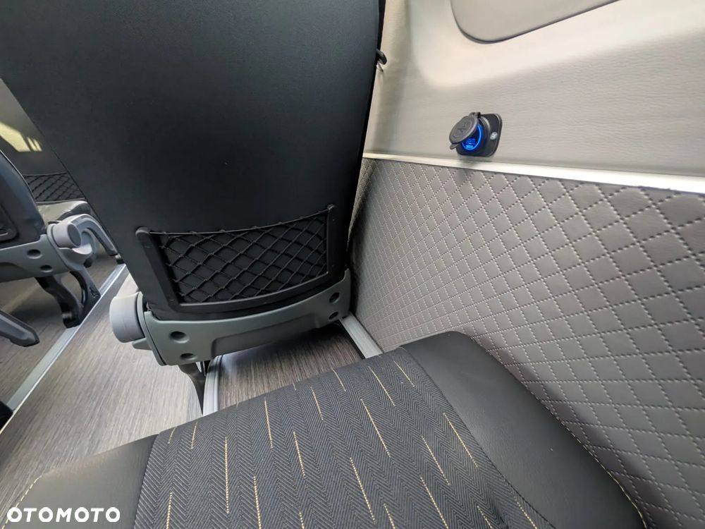 Mercedes-Benz Sprinter 517 - 23