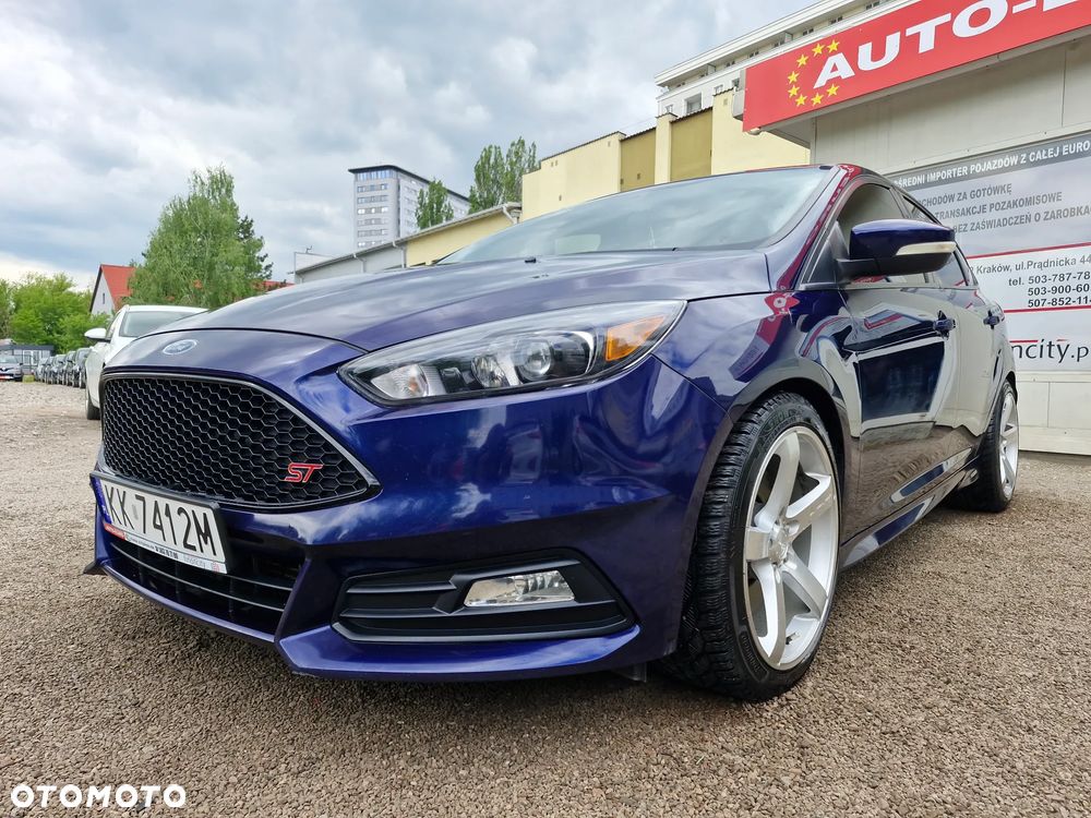 Ford Focus 2.0 EcoBoost ST mit Leder-Exclusiv-Paket - 1