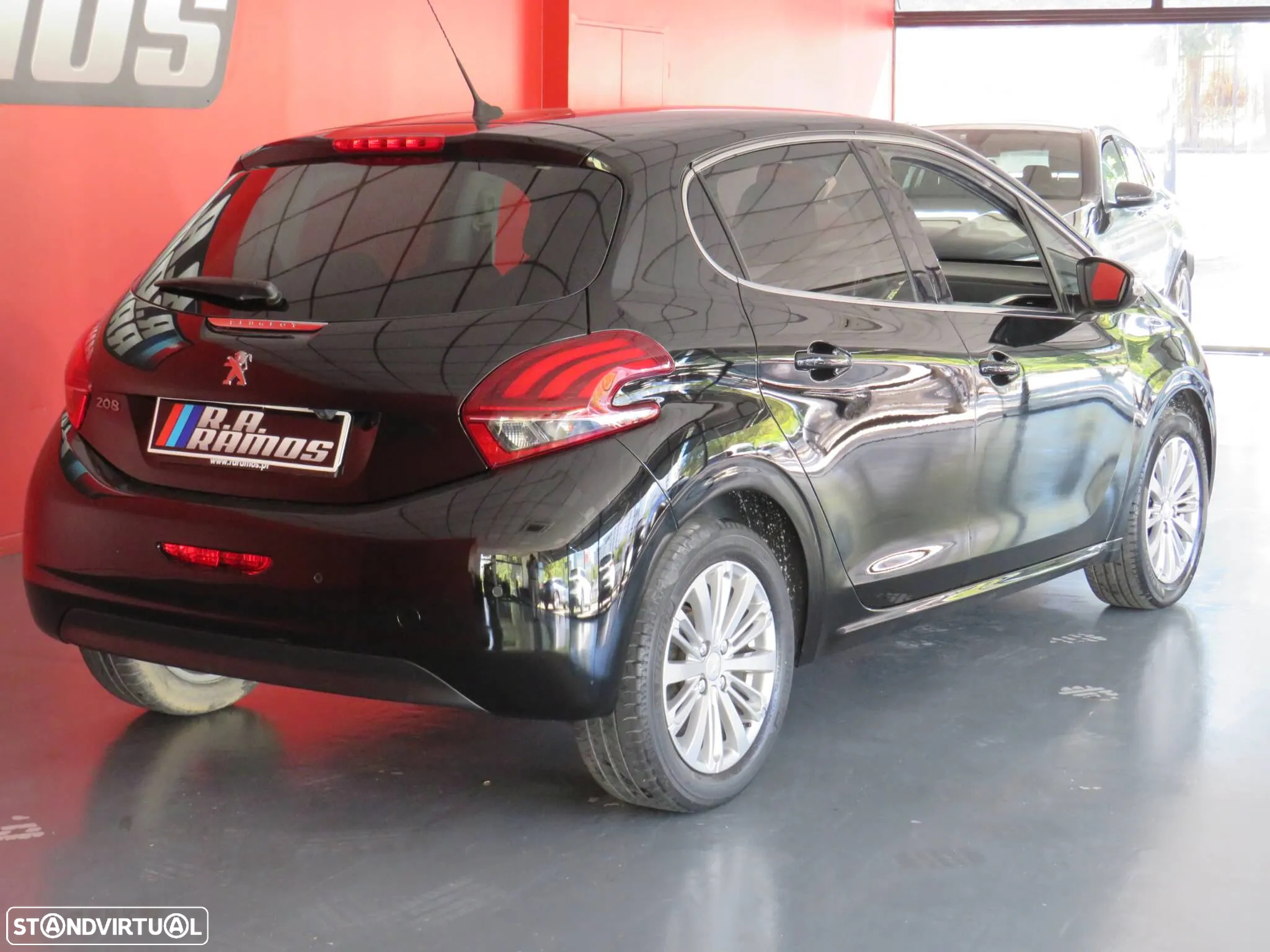 Peugeot 208 1.2 PureTech Allure - 6
