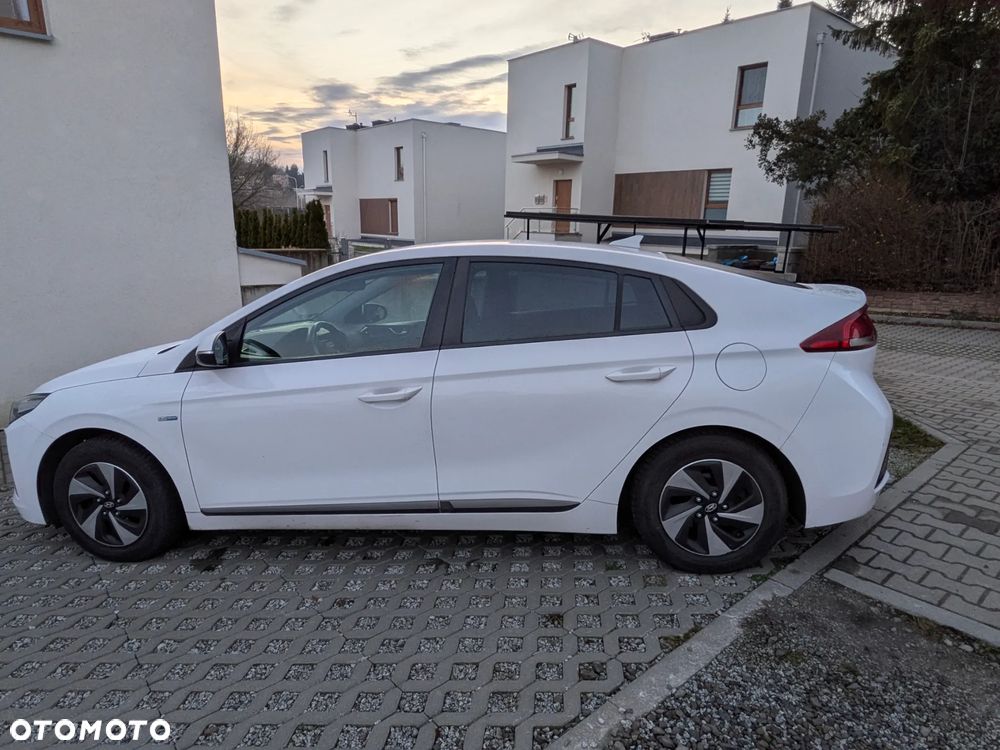 Hyundai IONIQ - 1