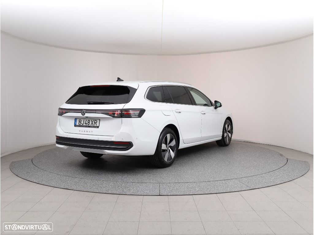VW Passat Variant 2.0 TDi Business DSG - 13