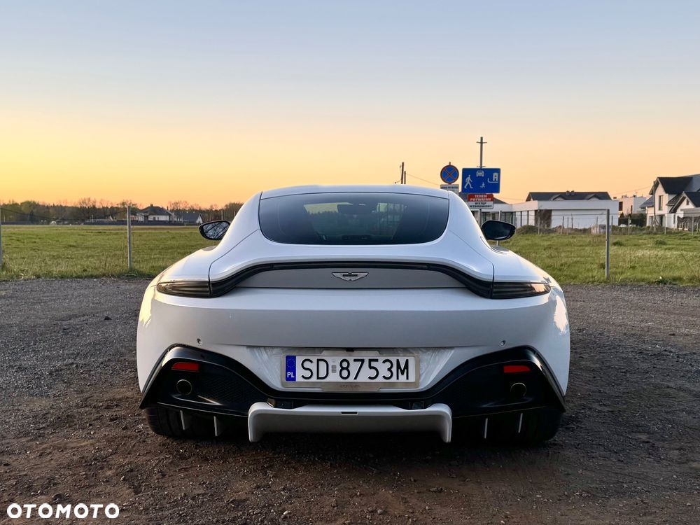 Aston Martin Vantage - 23