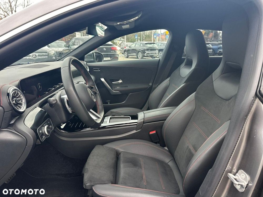 Mercedes-Benz CLA 180 AMG Line 7G-DCT - 11