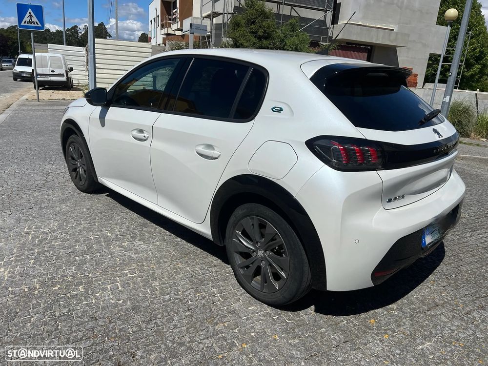 Peugeot 208 - 13