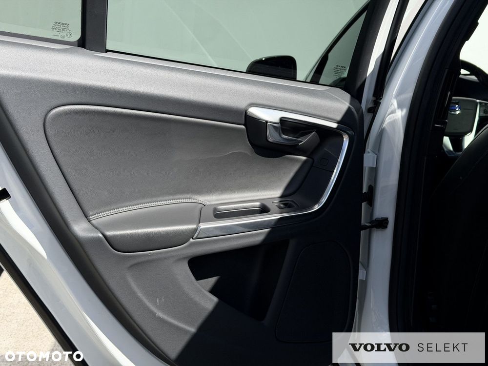 Volvo V60 Cross Country - 11