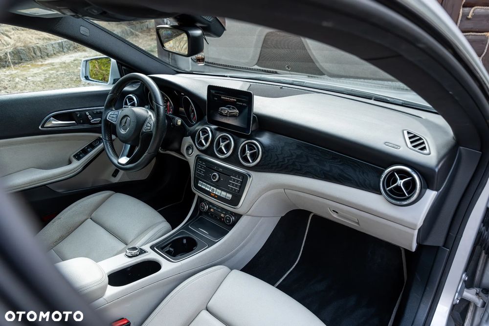 Mercedes-Benz CLA 250 7G-DCT AMG Line - 26