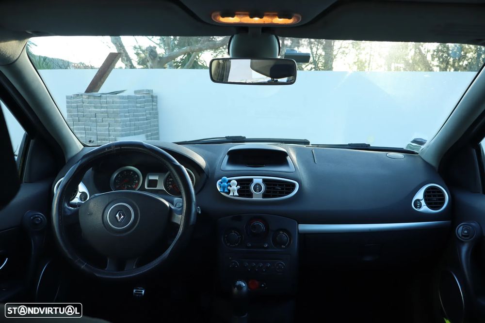 Renault Clio 1.2 16V Expression - 11