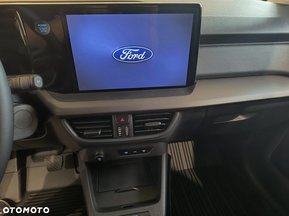 Ford Transit Courier - 10