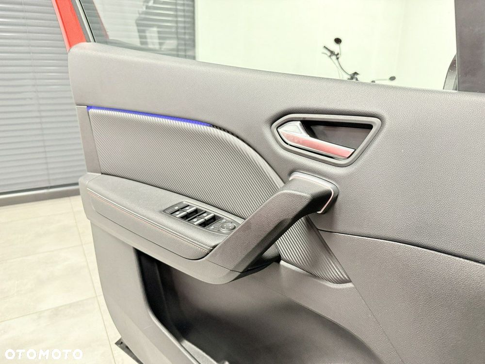 Renault Captur TCe Mild Hybrid 140 GPF TECHNO FAST TRACK - 32