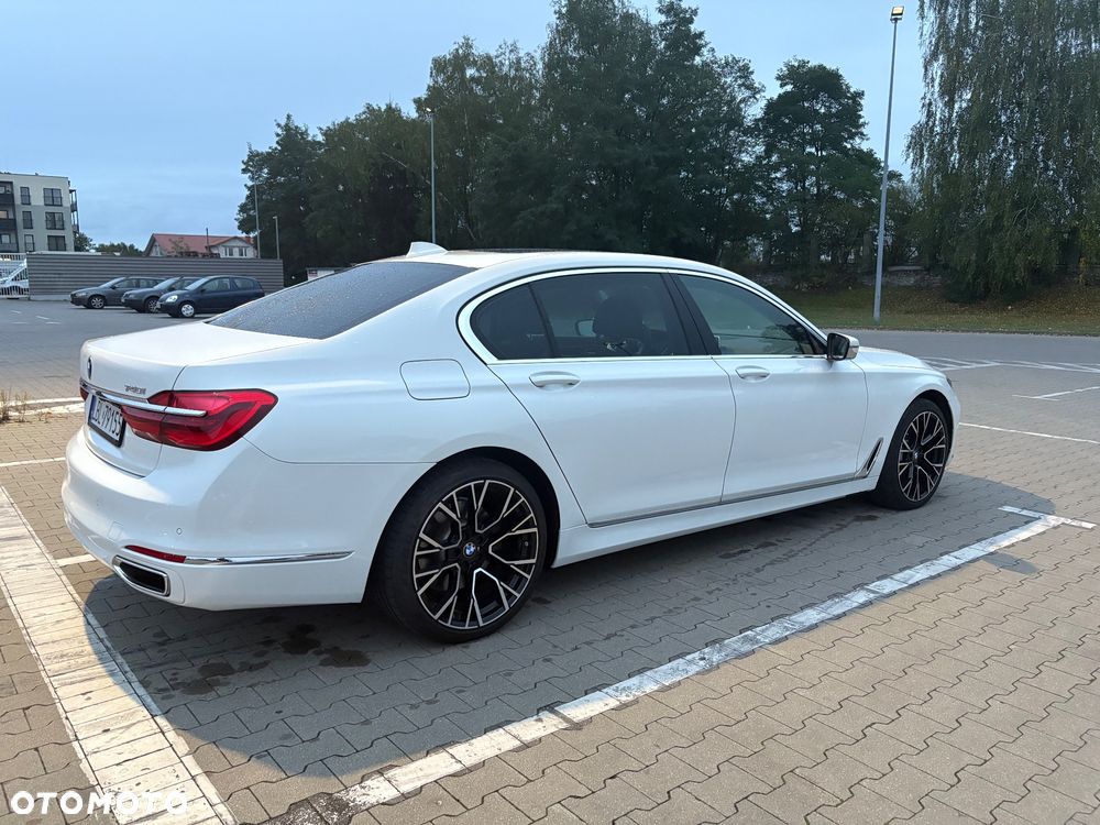 BMW Seria 7 740i - 13