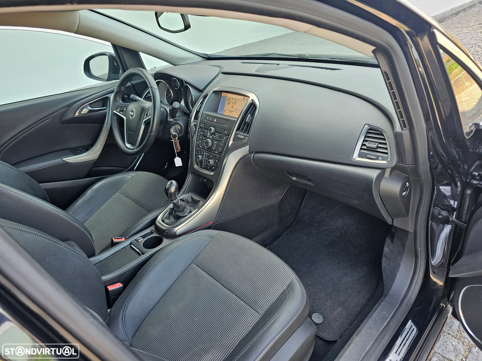 Opel Astra 1.7 CDTi Cosmo - 27