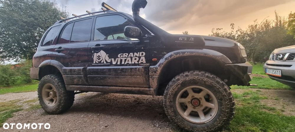 Suzuki Grand Vitara 2.5 V6 - 10