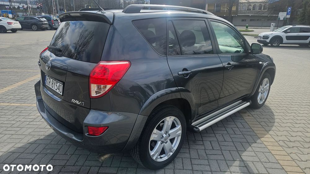 Toyota RAV4 - 7