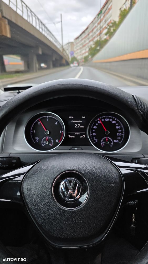 Volkswagen Golf - 10