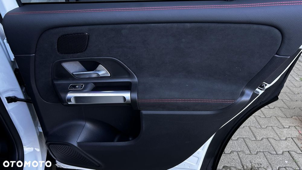 Mercedes-Benz GLB 200 AMG Line 7G-DCT - 27