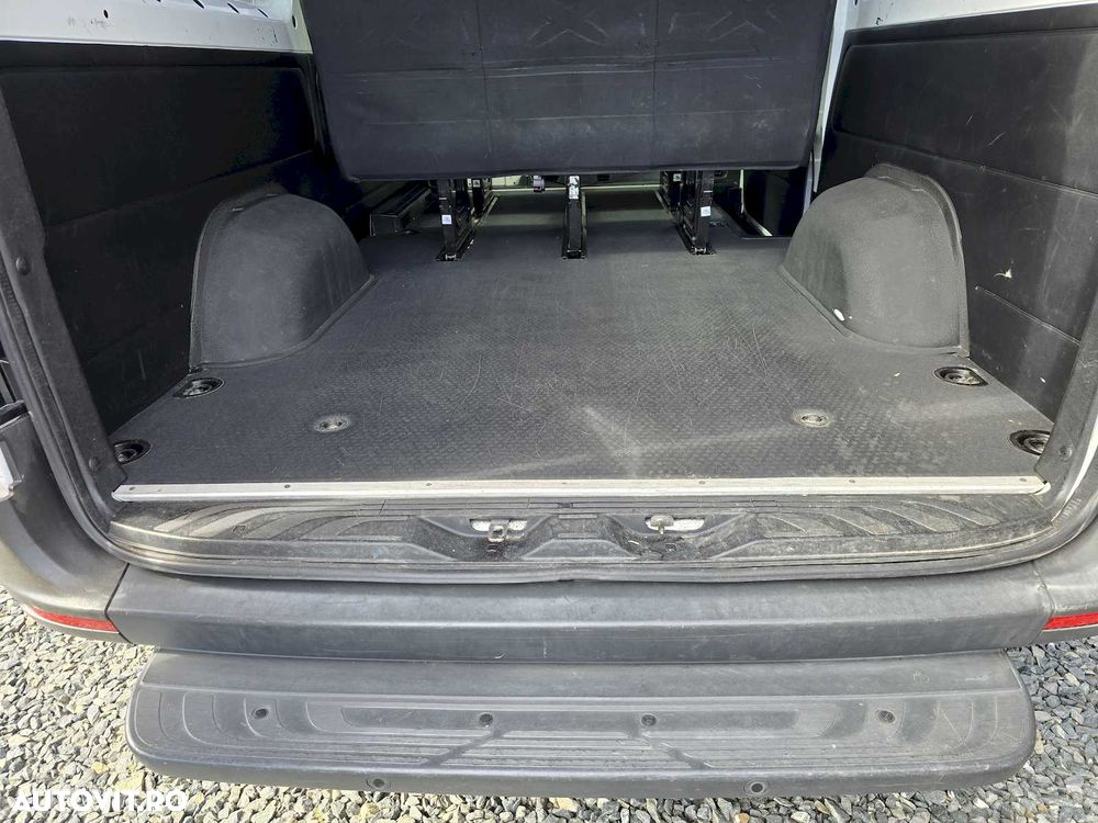 Mercedes-Benz Sprinter - 29