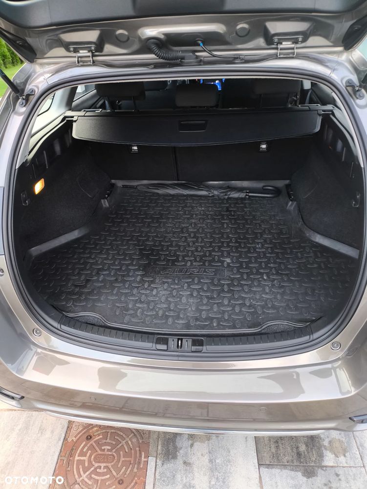 Toyota Auris Hybrid 135 Prestige - 10